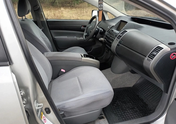 Toyota Prius cena 20900 przebieg: 286200, rok produkcji 2005 z Zbąszynek małe 232